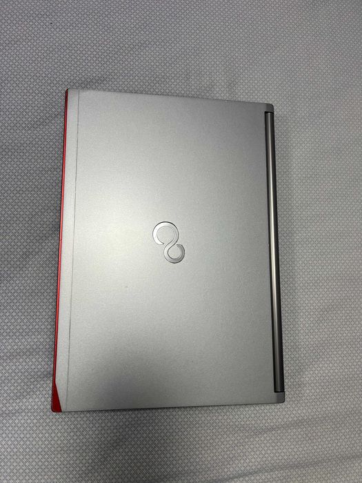 Fujitsu Lifebook E734, 13.3", i5-4300M, 8GB RAM, 128 GB SSD, Камера