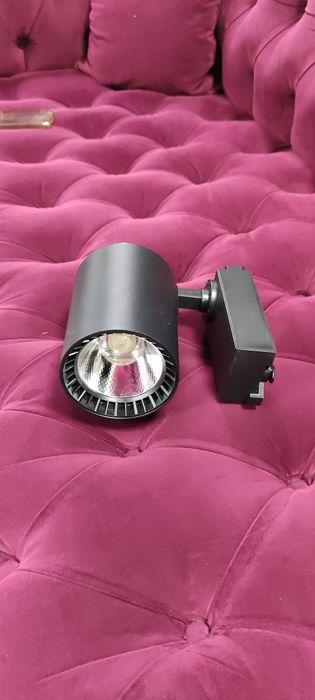 Трековые лампы, всё работает, мощные, почти новые