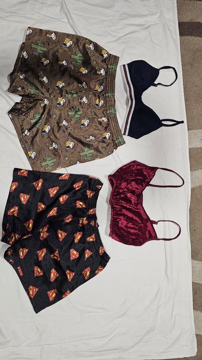 Set doua pijamale bustiera si pantaloni scurți xs s