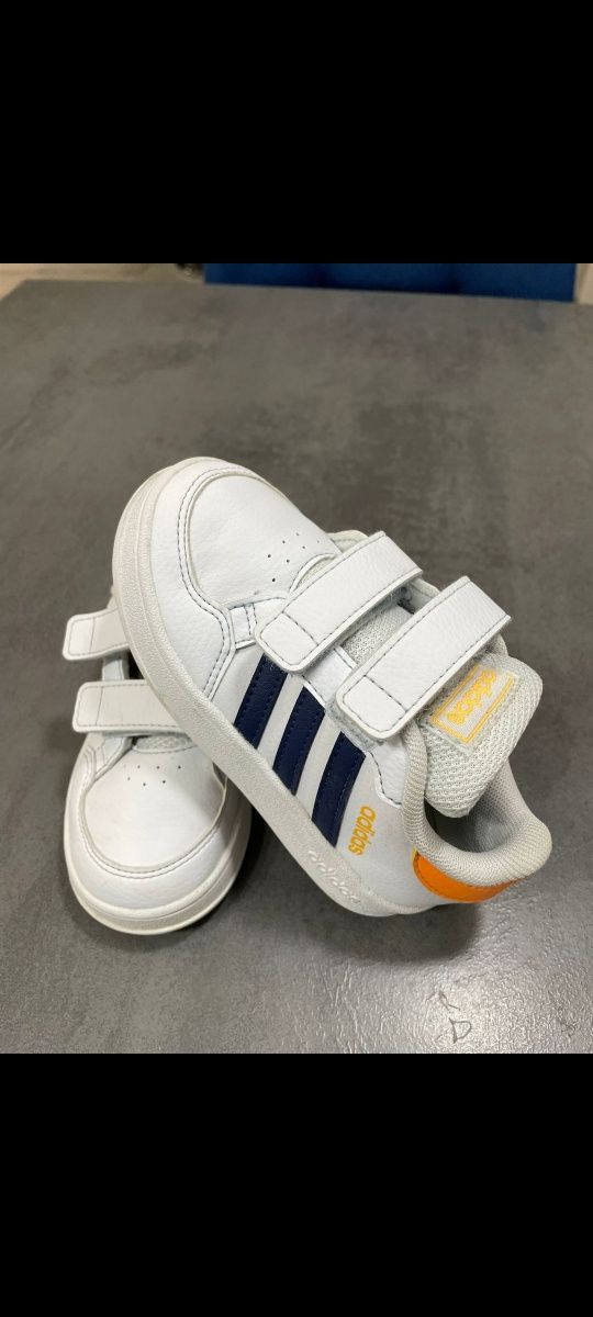 Adidasi adidas...