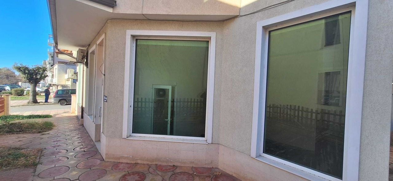 Дава се под наем Офис в Разград, Варош - 54 кв.м за 510 € - Снимка #2