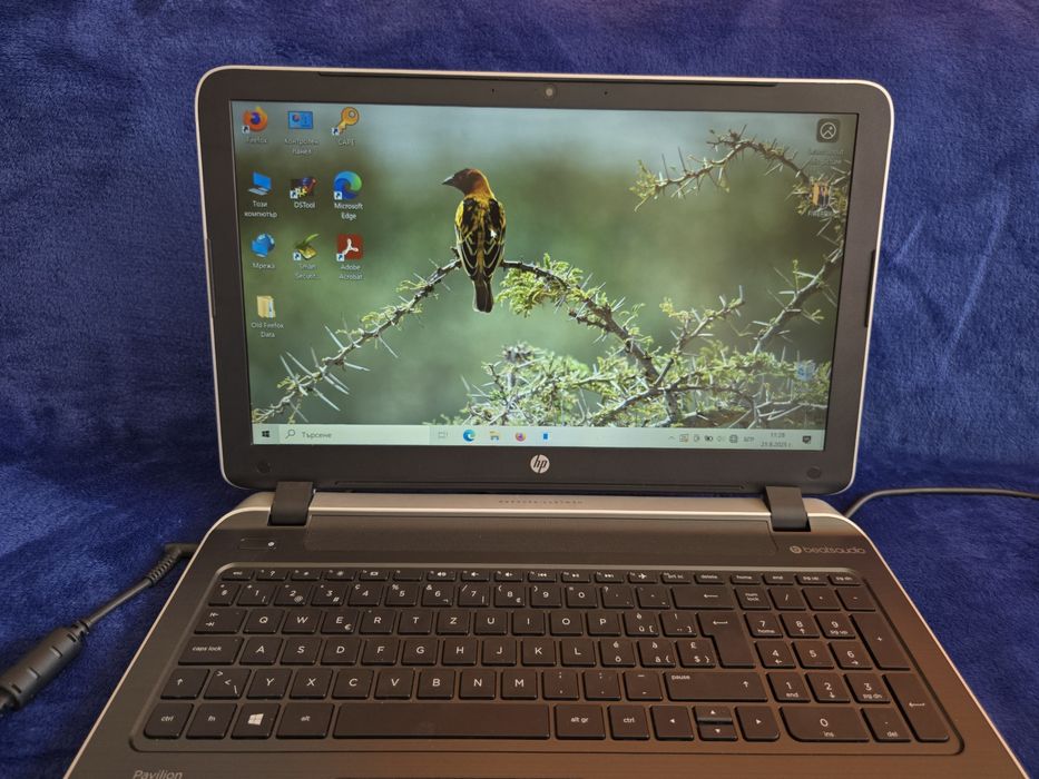 Лаптоп HP Pavilion 15 Notebook PC с чанта и зарядно. Работи отлично