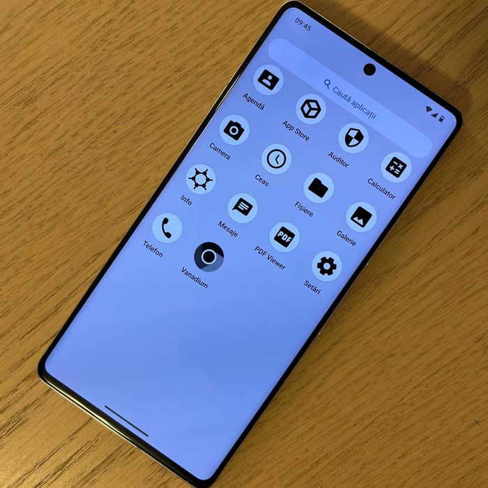 Vând telefon privat confidențial