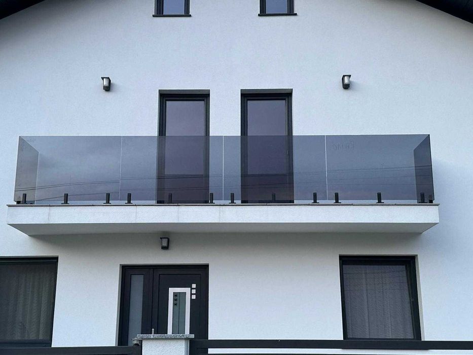 Balustrade din sticlă cu inox cel mai mic preț.