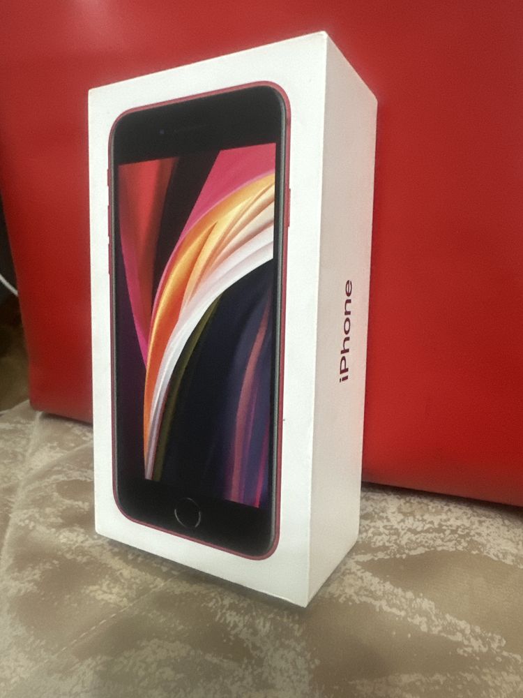 IPhone SE 2020 красный