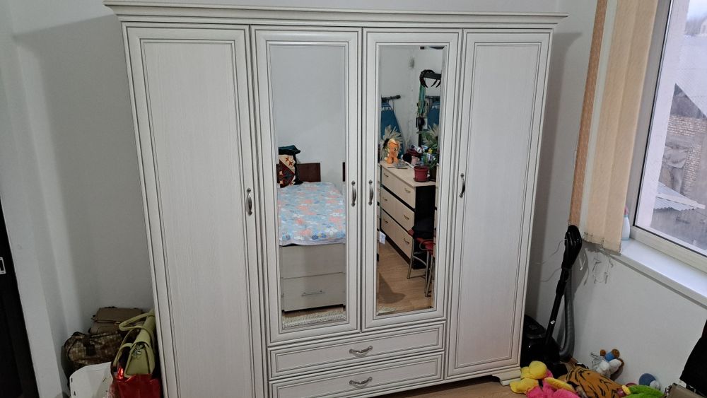 Шкаф большой для одежды