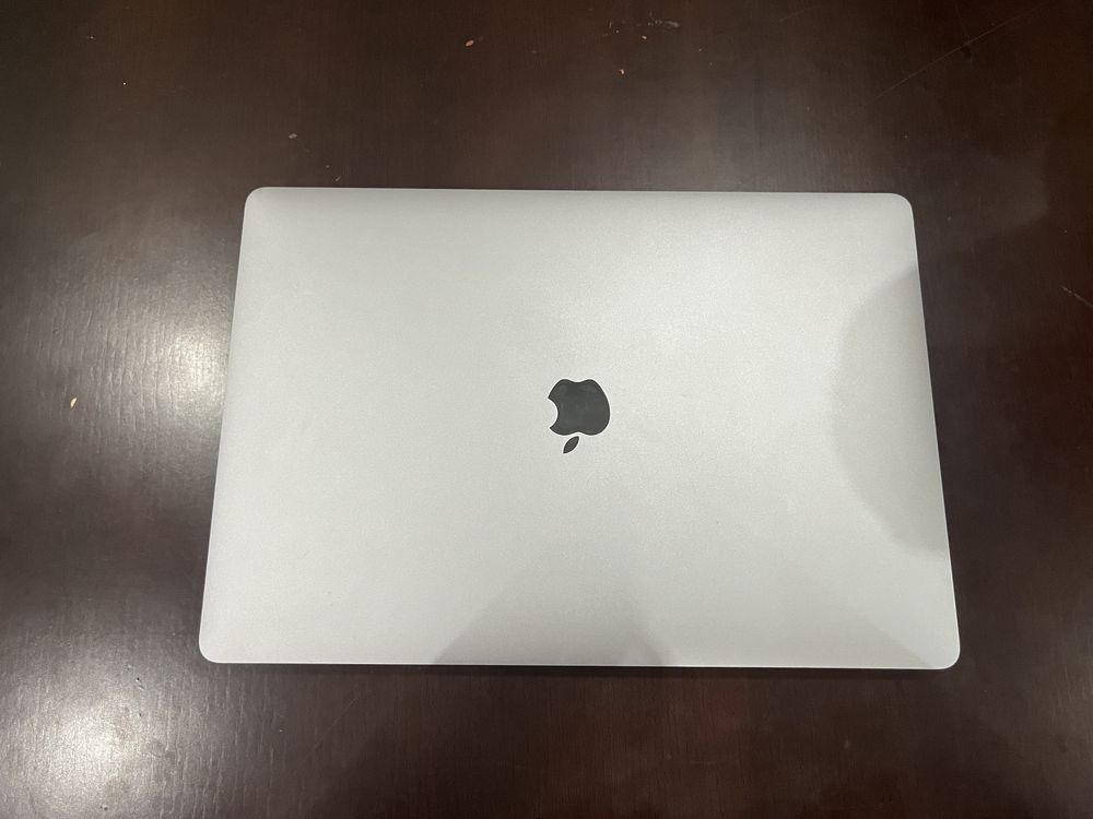 MacBook Pro 2019 16-inch Core i7 2.6GHz, 16 RAM/512 SSD