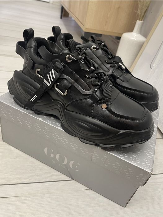 Сникърси Goe black