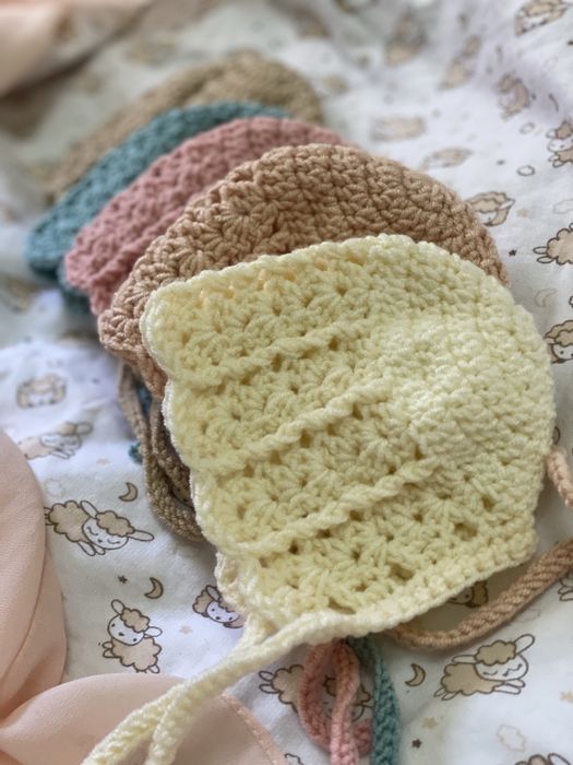 Ажурные чепчики ручной работы.Чепчик для новорожденного