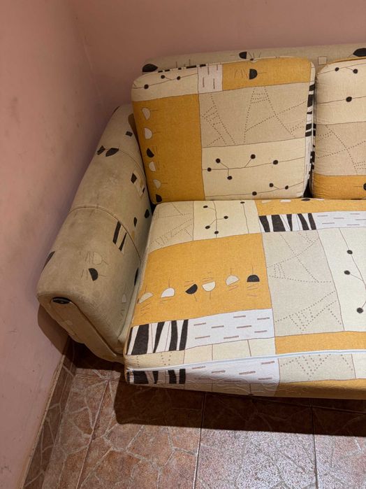 Диван тройка 200см и две табуретки