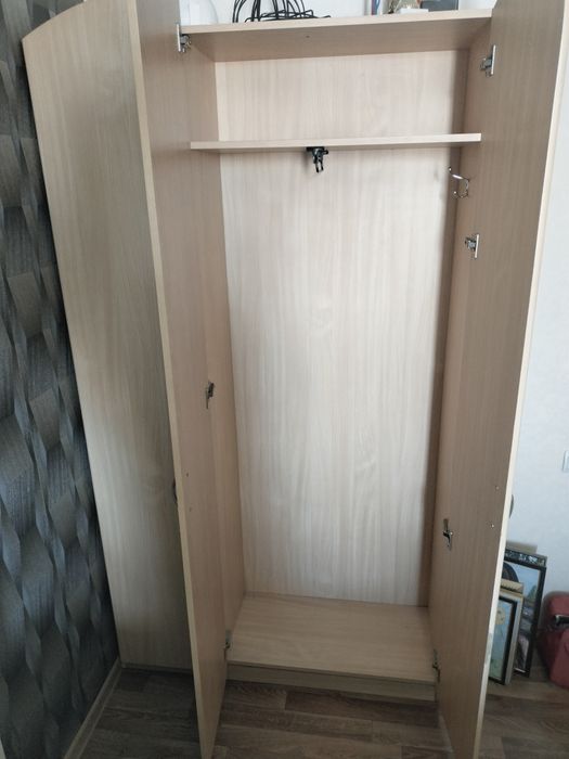 Продам прихожую.