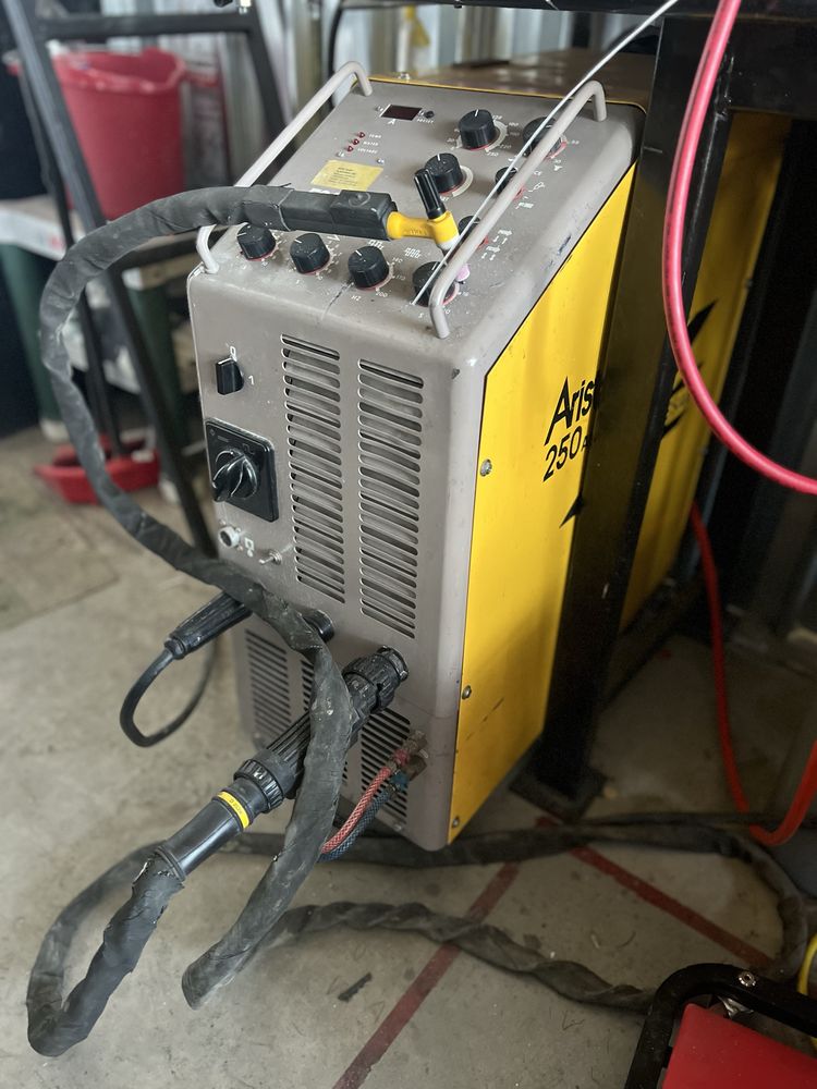 Аргонов заварьчен апарат ВИГ-ESAB Aristotig 250 AC/DC водно охлаждане
