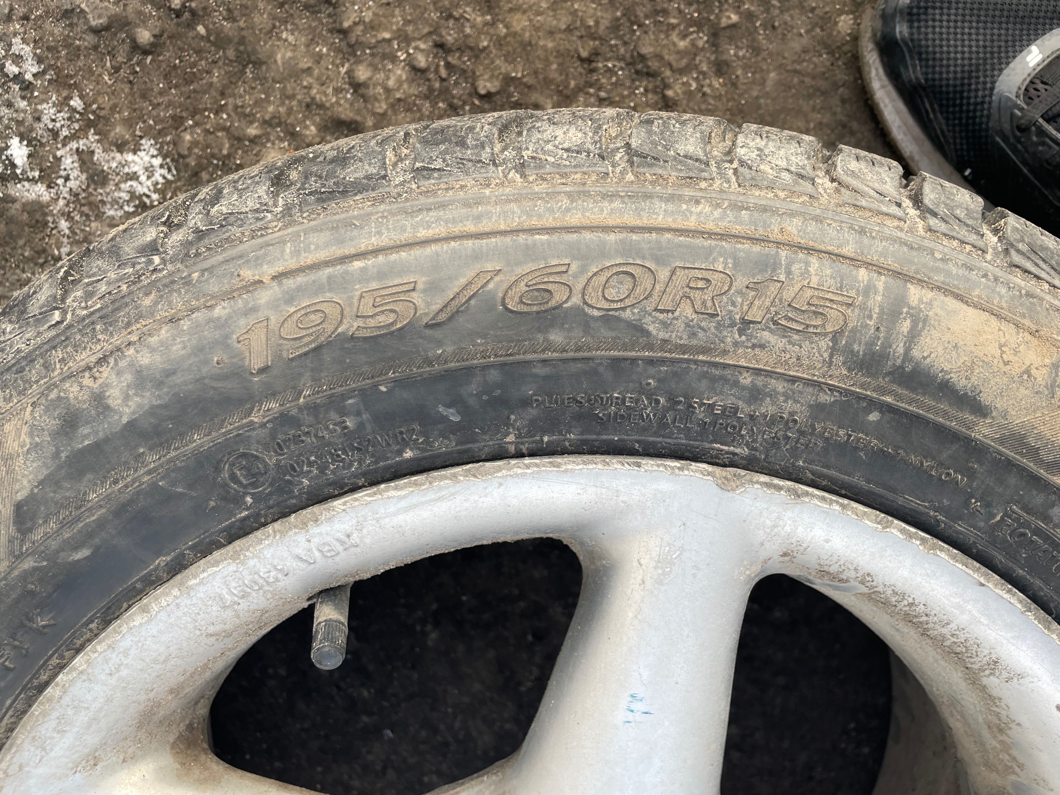 Гуми с джанти зимни 195/60 R15