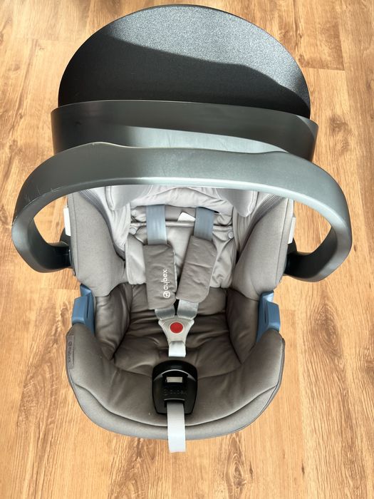 Vand scoica Cybex Aton 5 si baza isofix