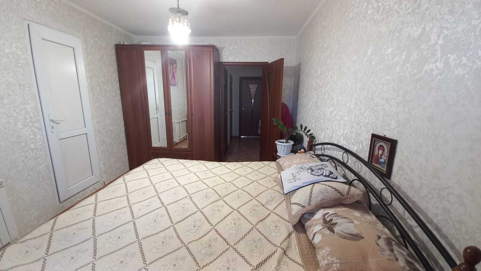 Продам 3-х УП на 8 мкр, 5/9 этаж , лифт работает