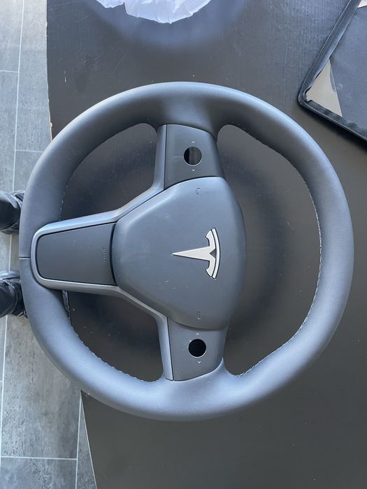 Чисто нов волан за Тесла Y