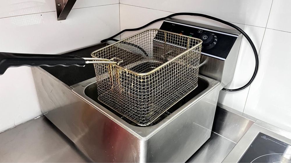 Продам професиональную фритюрницу