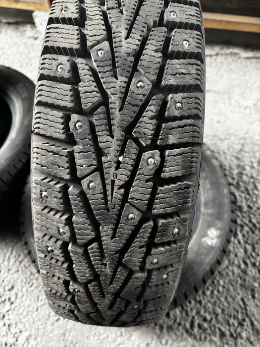 Зимняя, шипованная резина 175/65 R14 , один сезон проездила