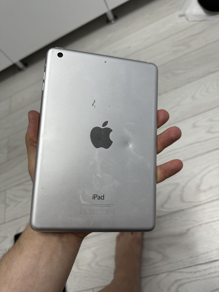 Vand tableta ipad mini 3 pentru piese