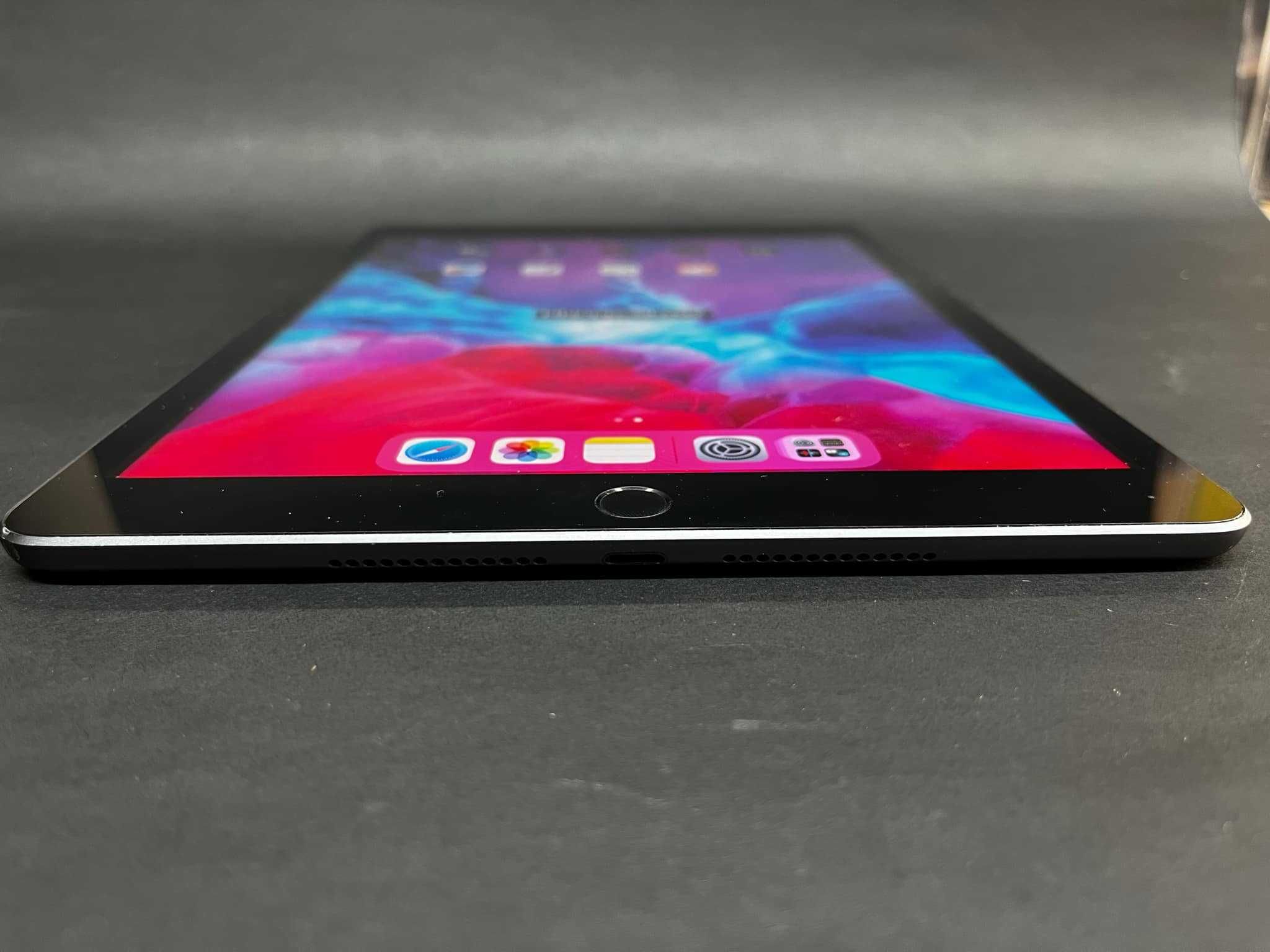 Таблет Apple iPad 8 2020 10.2  MYL92 / 32GB / Перфектен