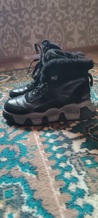 Женские ботинки зимние.