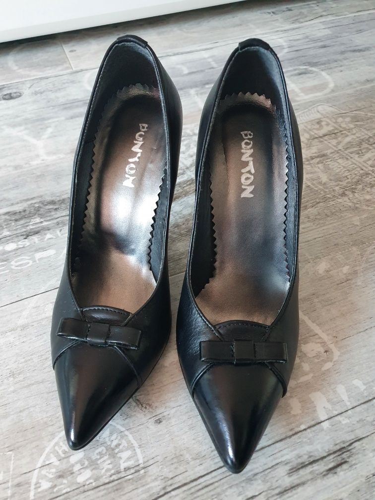 Pantofi stiletto