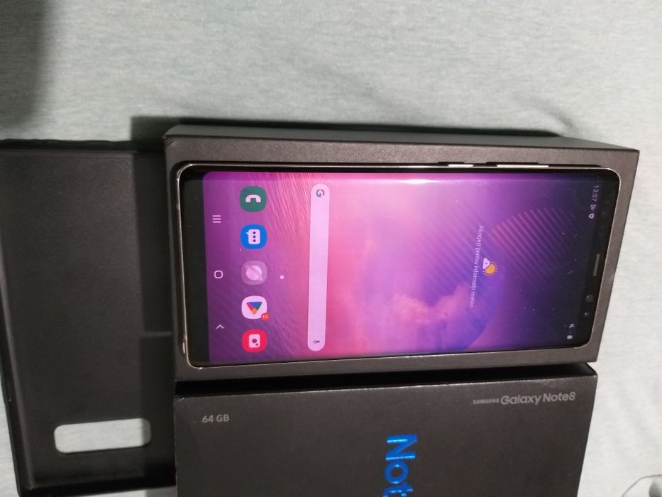 Vand Samsung Note 8 Gold 9/10 ( cu accesorii )