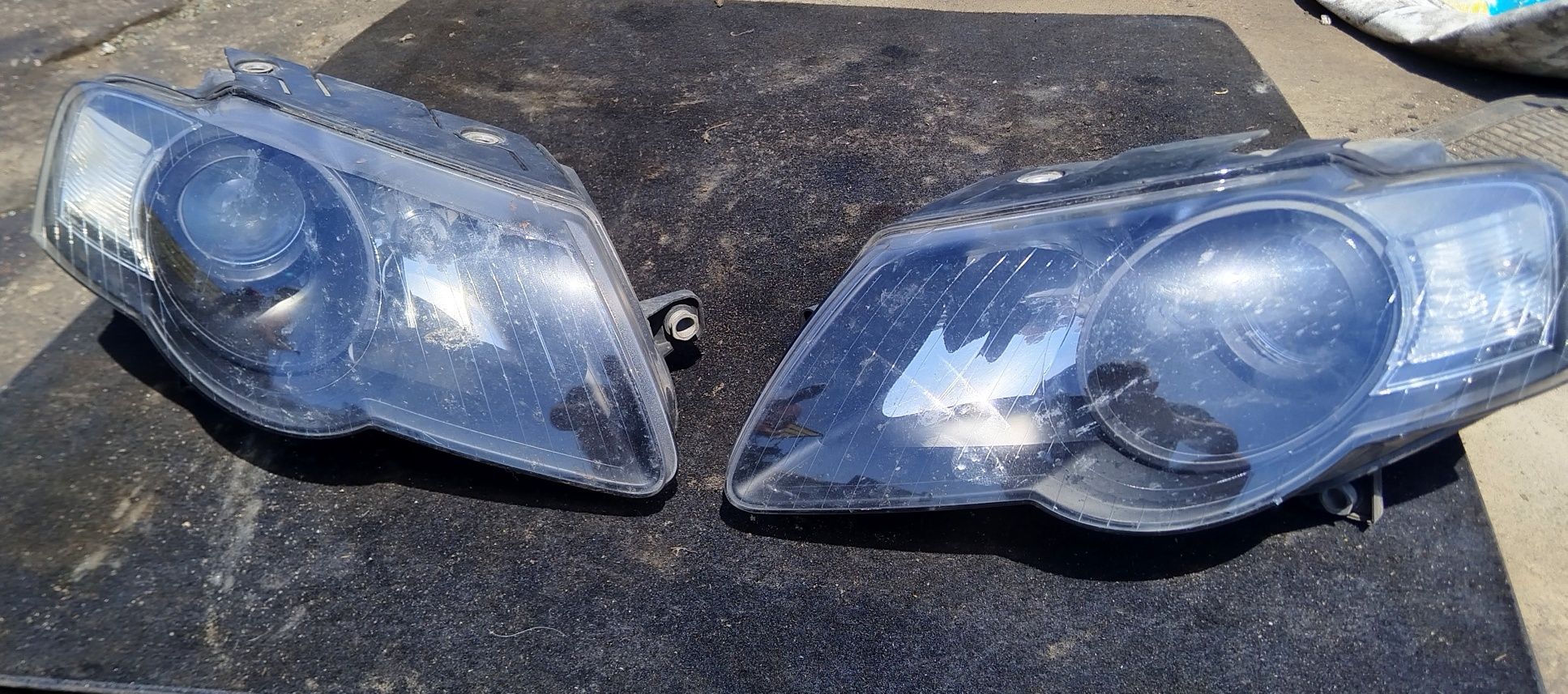 Far/Faruri fond negru stanga/dreapta Vw Passat B6 an 2005-2010