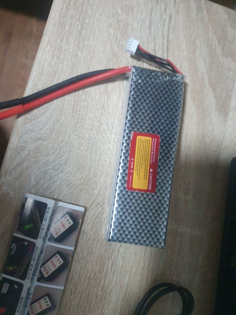 Аккумулятор на 5200 мА *ч 11.1V 3S с зарядкой