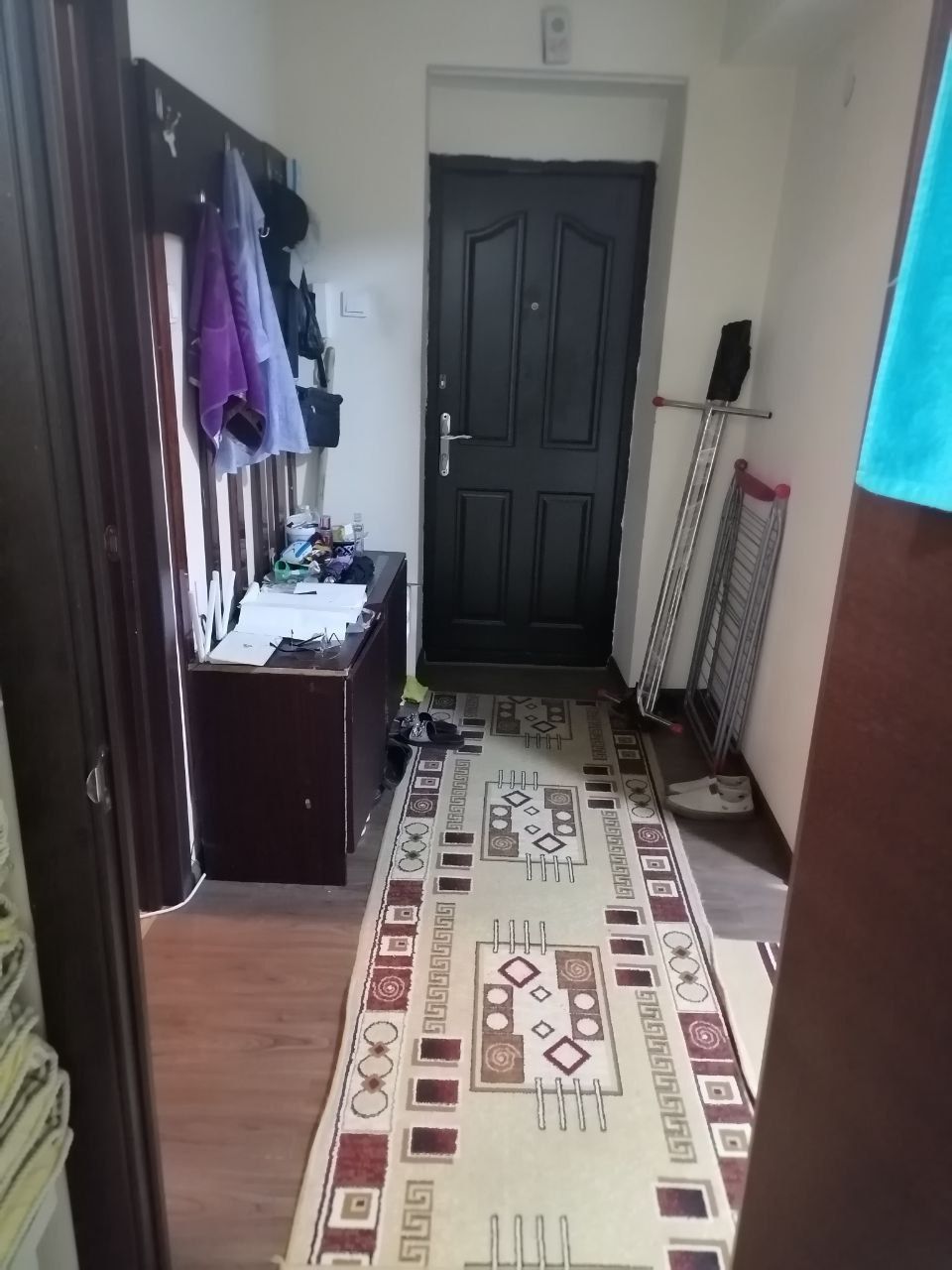 Квартира с возможностью бизнеса: 3 комнаты, 1 этаж, балкон под салон
