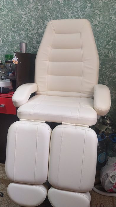 Продам кресло кушетку для педикюра в отличном состоянии