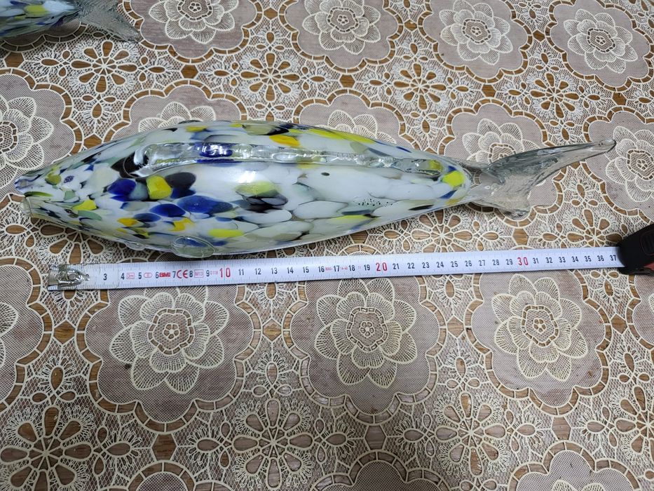 Vând bibelouri peste