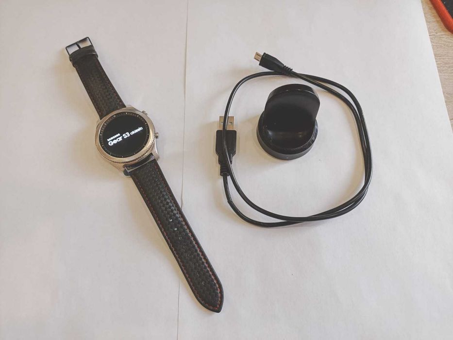 Смарт-часы Samsung Gear S3 Classic серебристый