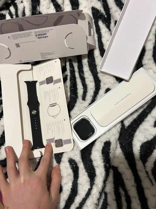 Apple Watch S10 (1;1)  ! Вижте Описанието!  (Последни бройки )