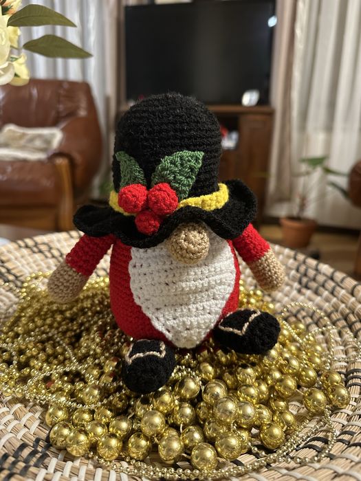 Gnom de Crăciun Croșetat – Decor Hand-Made