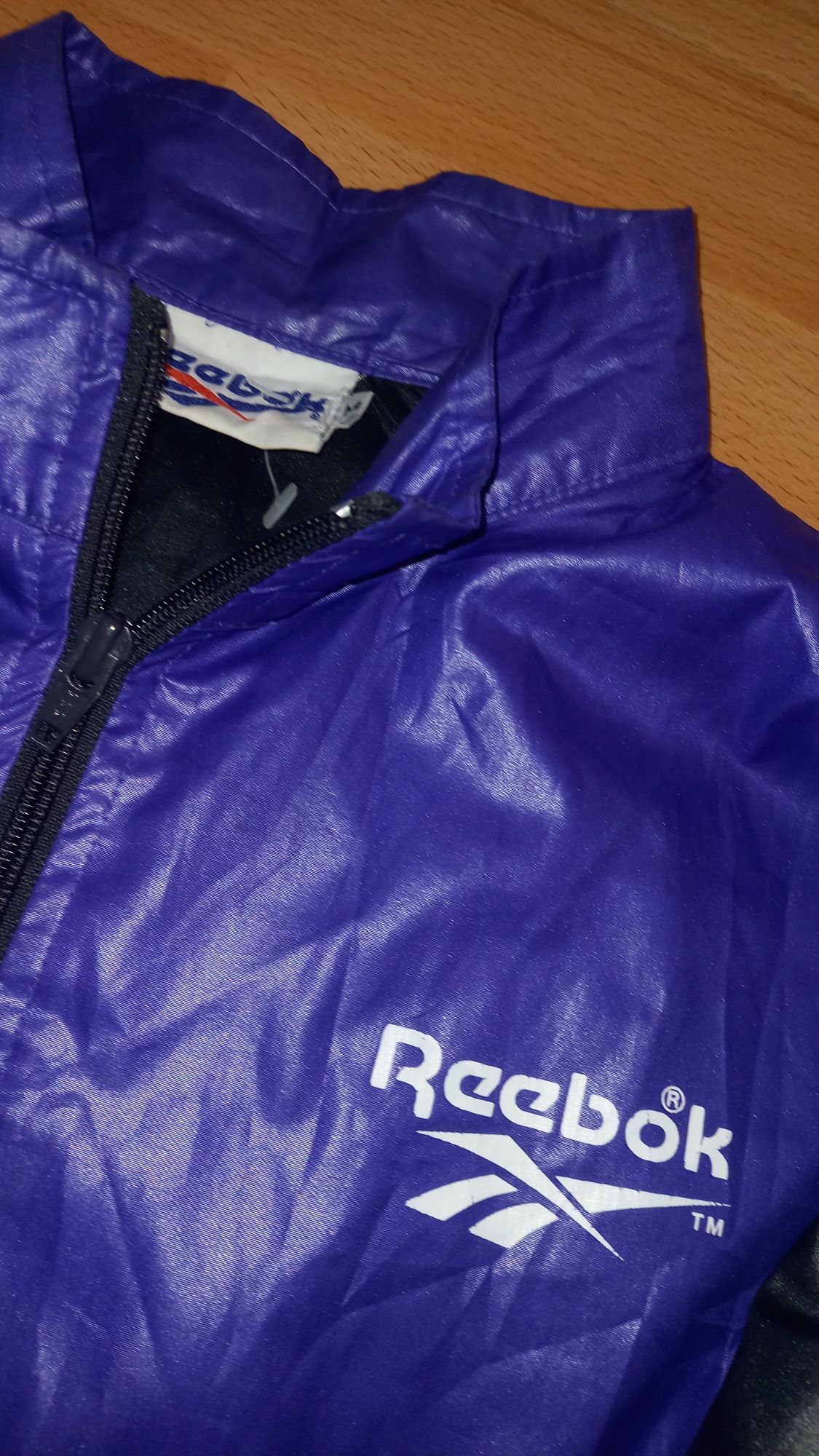 Reebok яке тип ветровка