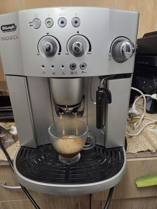 Кафе машина Delonghi magnifica