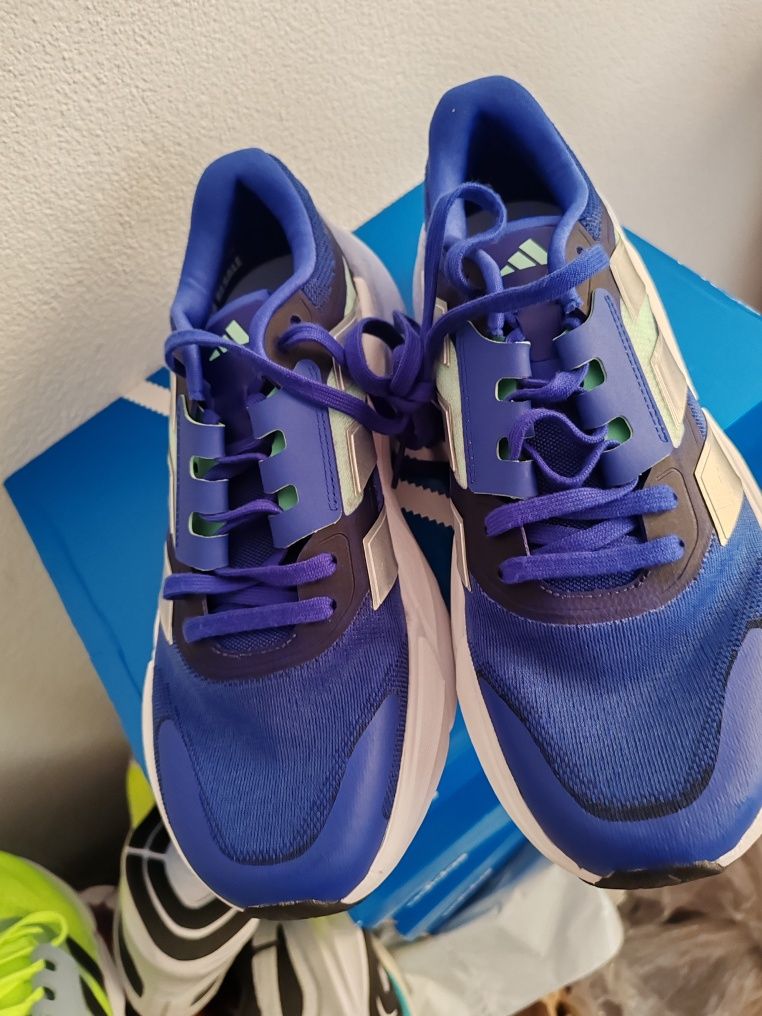 Vind Adidas mărimea 45 original