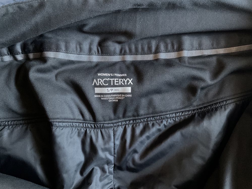 Pantaloni originali Arcteryx Gore tex Stingray impecabili