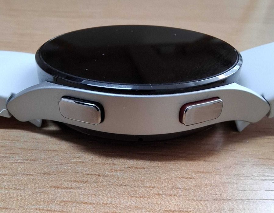 Samsung Galaxy Watch 4 – stare foarte bună, complet funcţional