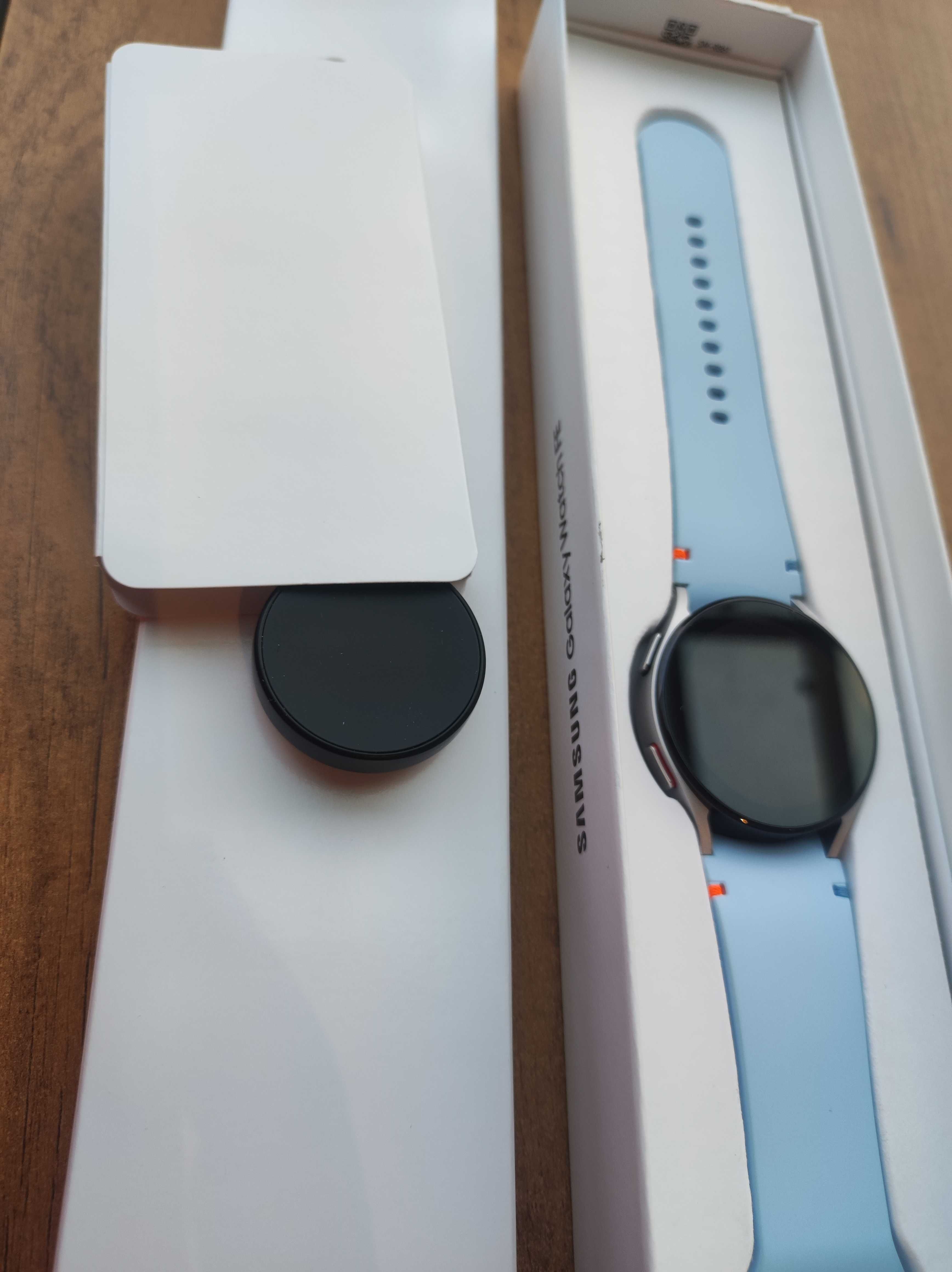 Samsung Galaxy Watch FE - Син Като нов, с гаранция!