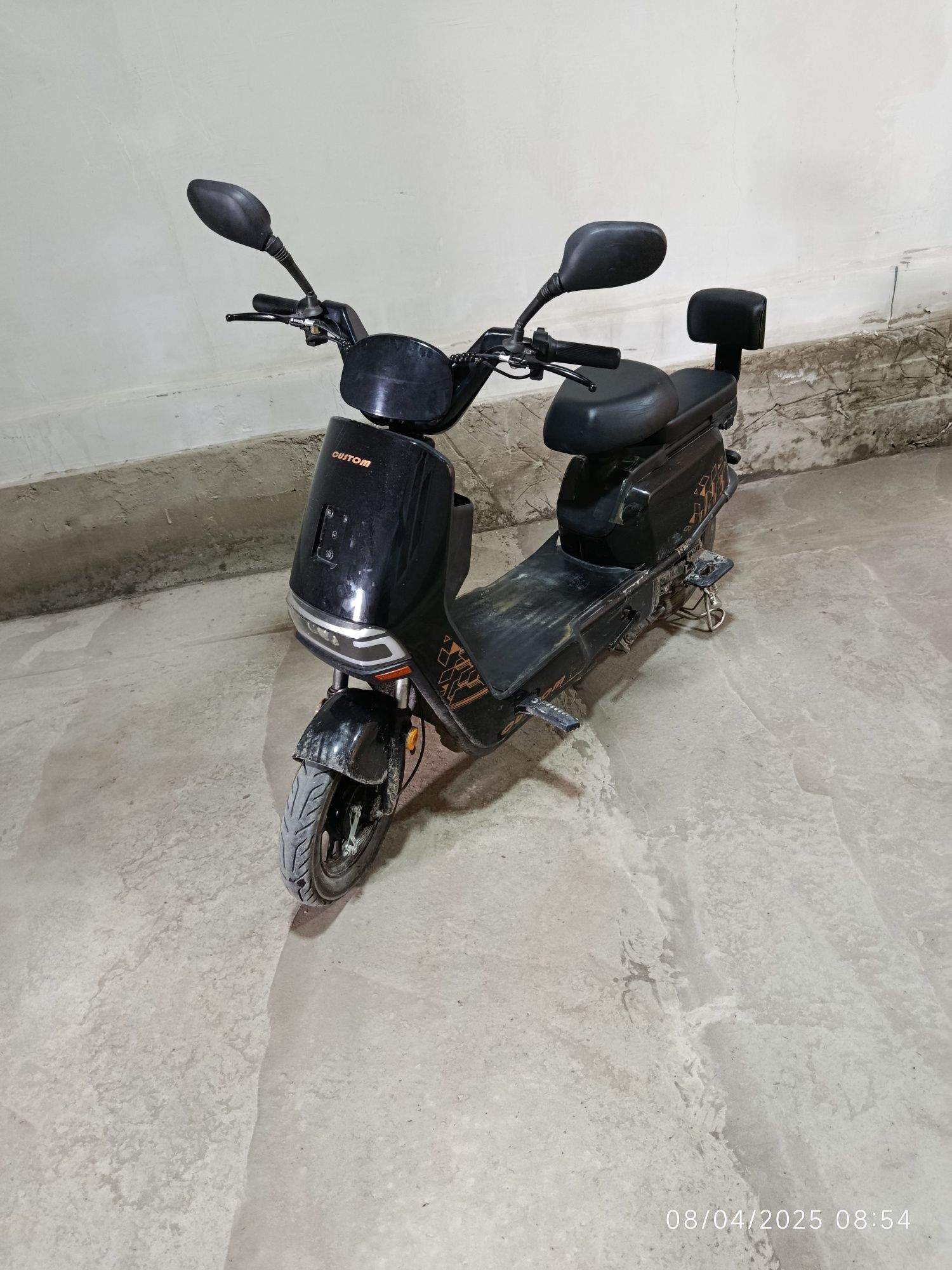 Skuter nomi Custom