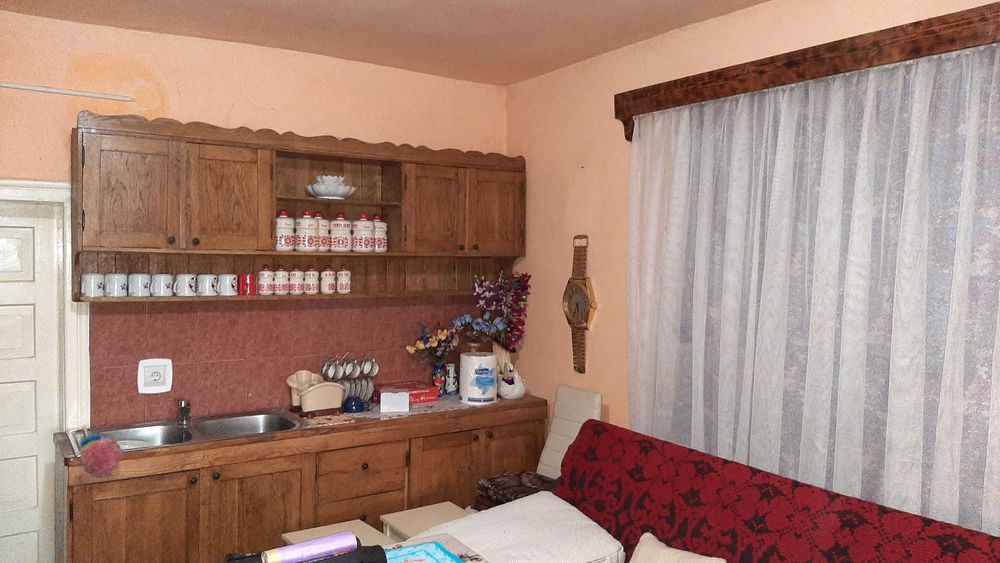 Casa si gradina in Chetani