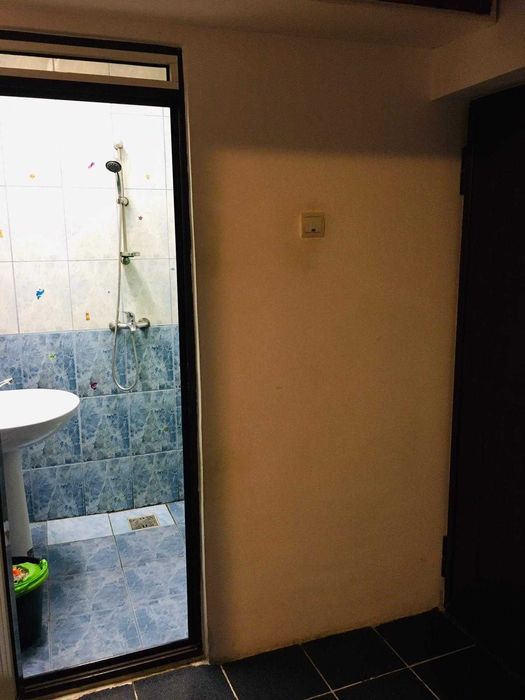 Închiriez garsoniera în zona UMT