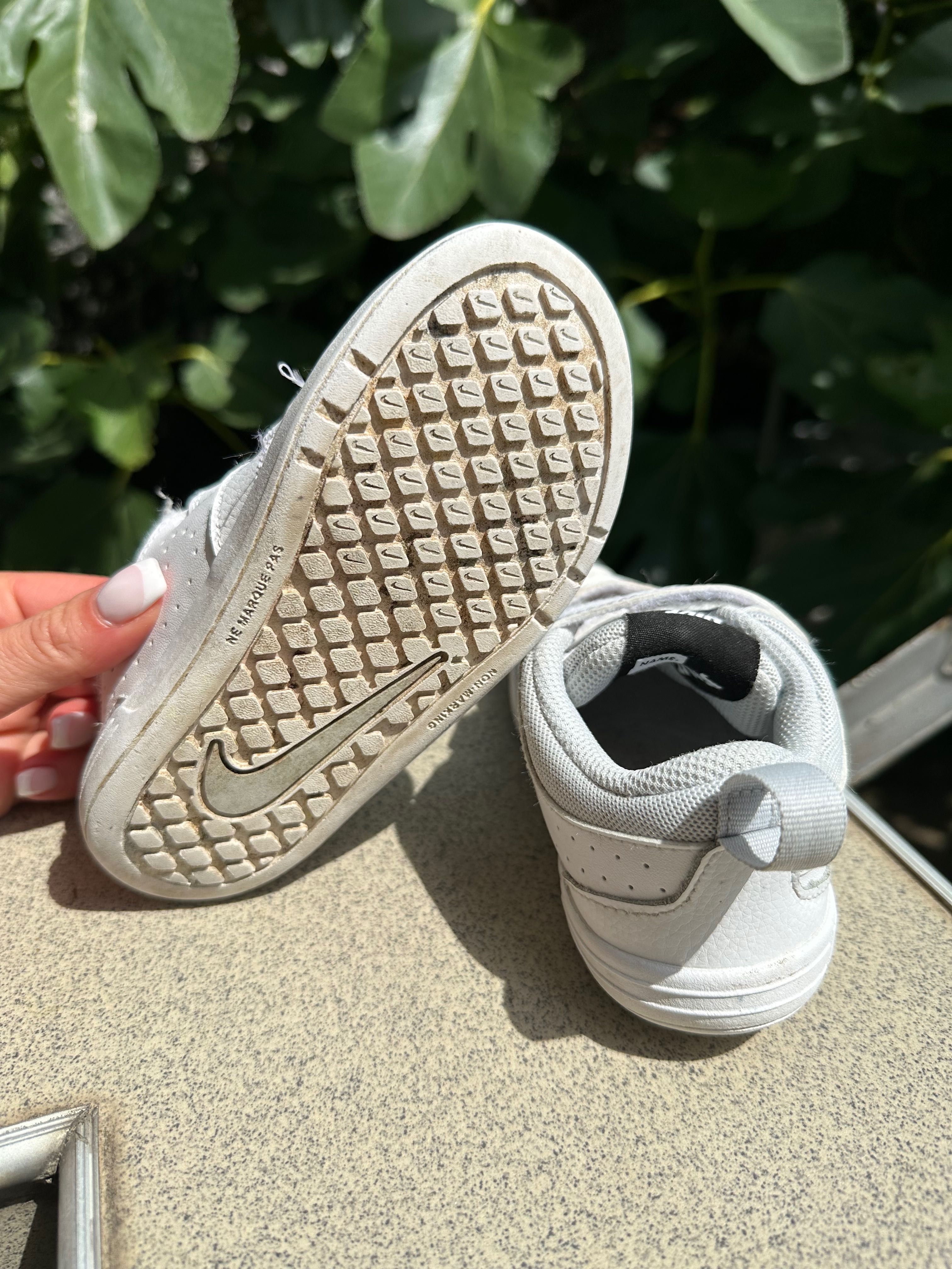 Детски бели обувки Nike 26