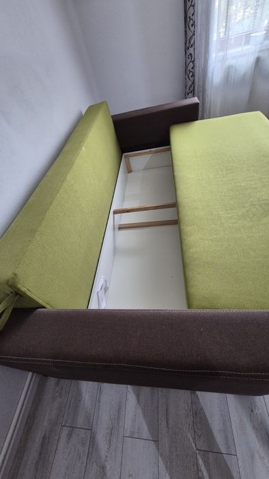 Canapea extensibilă cu loc de depozitare!
