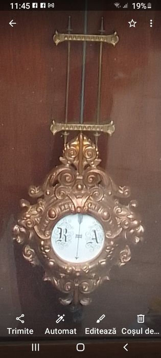 Ceas de perete cu pendul vechi