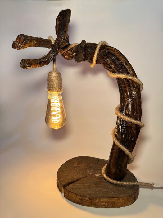 Ръчно изработена настолна рустик лампа