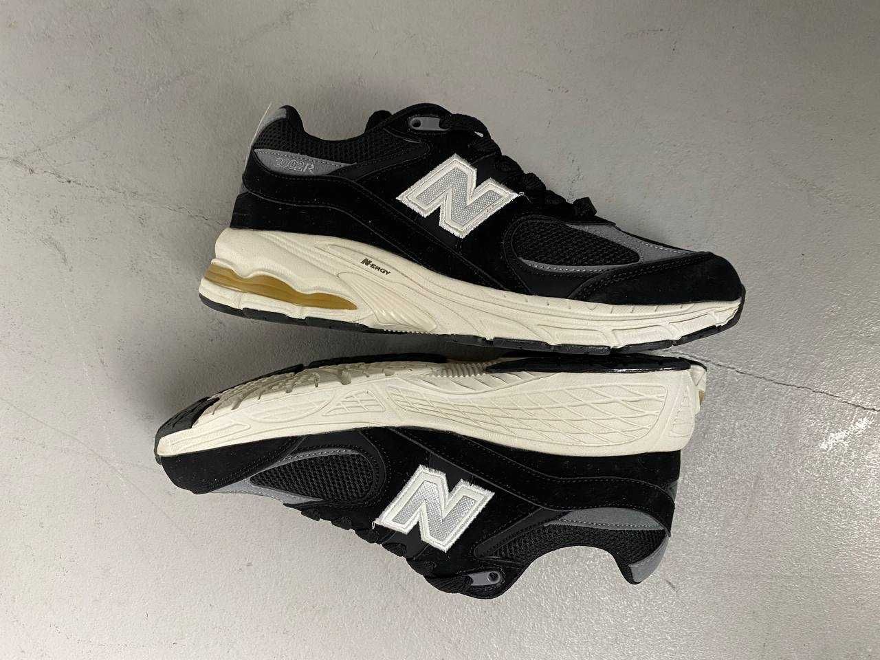 New Balance кроссовки 2002R