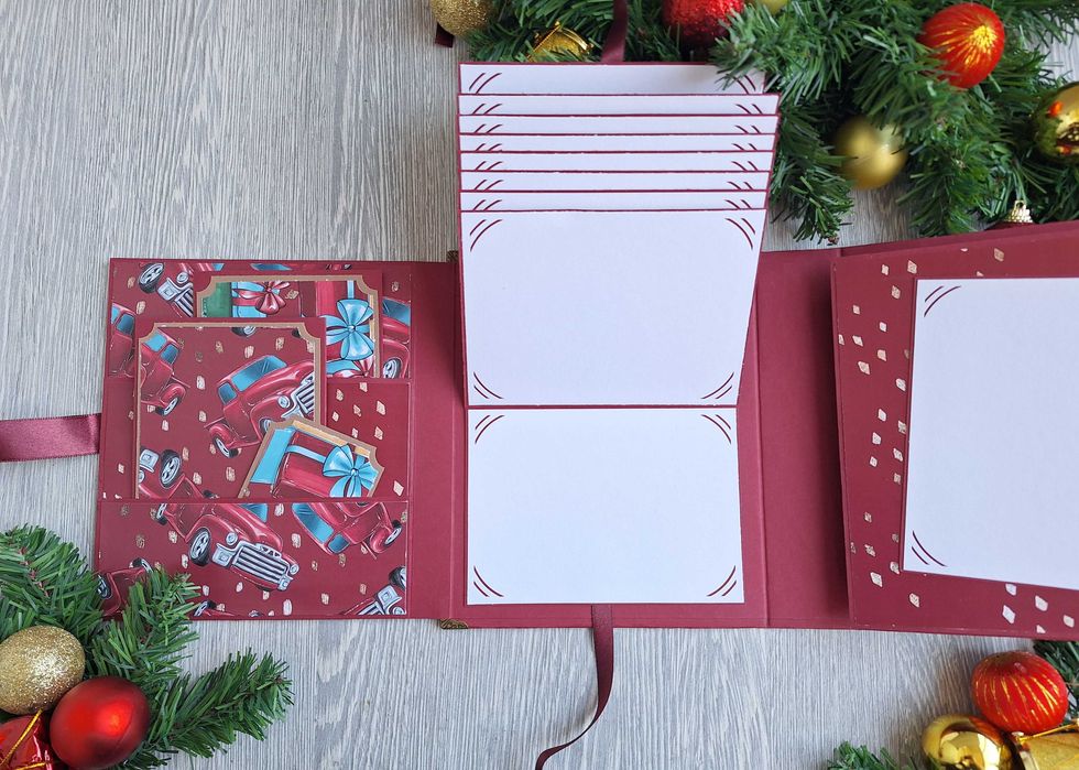 Коледен, скрапбук албум в бордо, ръчна изработка /52.25